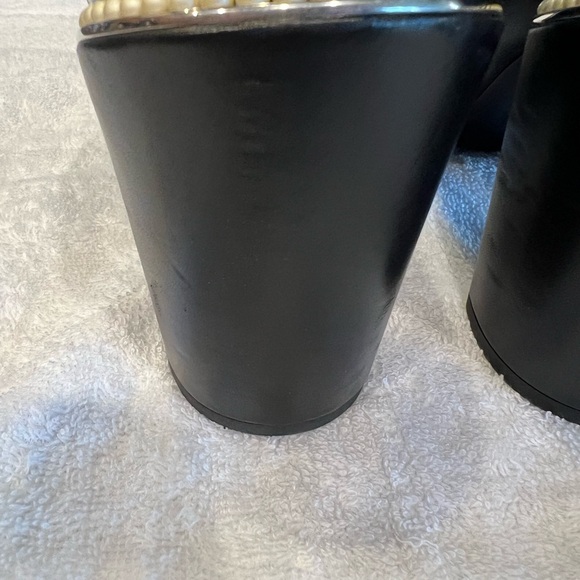 🔥🔥CHANEL🔥🔥 Gorgeous Black Lambskin Heels - Picture 10 of 16